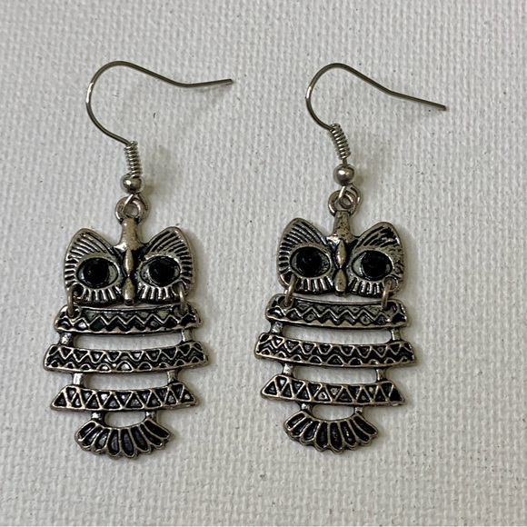 Owl Earrings Drop Dangle Silver Metal Black Eyes Pierced Ears Animal Jewelry - Picture 1 of 6